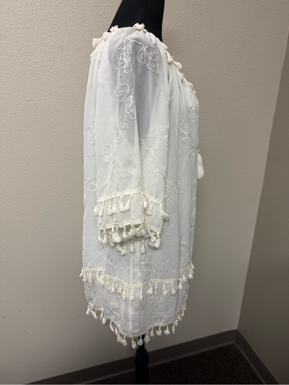 Urban Mangoz White Embroidered Tassel Boho Tunic Cover Up Dress Large - Picture 6 of 8